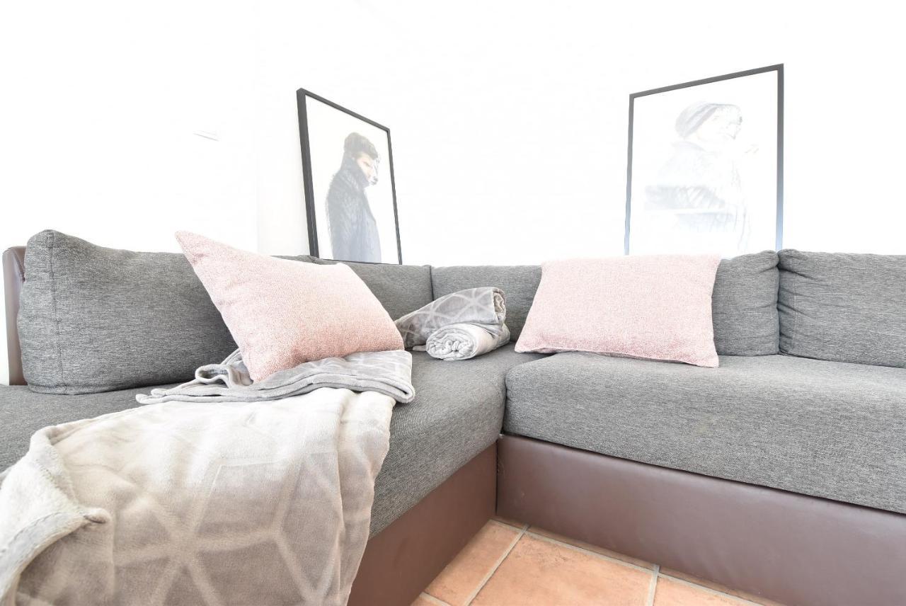 Riesiges Zentrales Apartment Mit Parkplatz Innsbruck Bagian luar foto