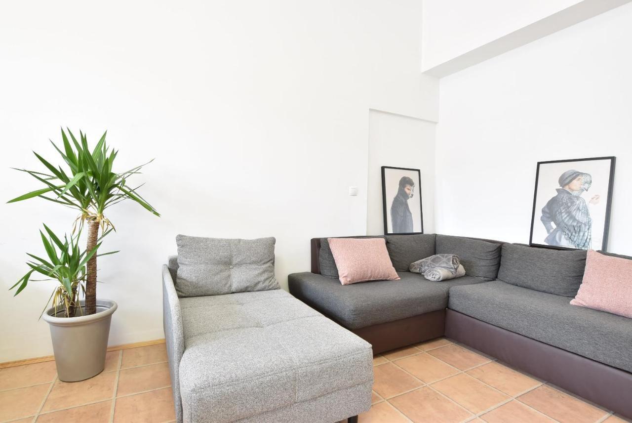 Riesiges Zentrales Apartment Mit Parkplatz Innsbruck Bagian luar foto