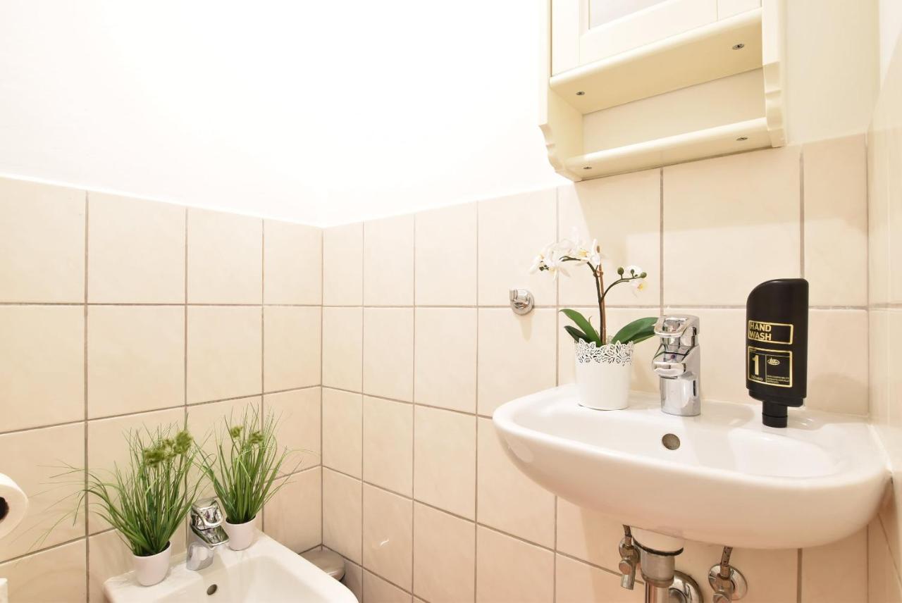 Riesiges Zentrales Apartment Mit Parkplatz Innsbruck Bagian luar foto